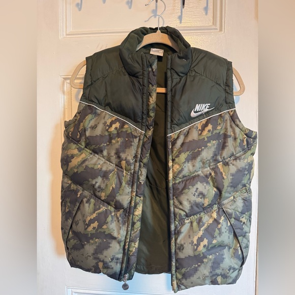 Boys Nike Camouflage Vest - Picture 1 of 4